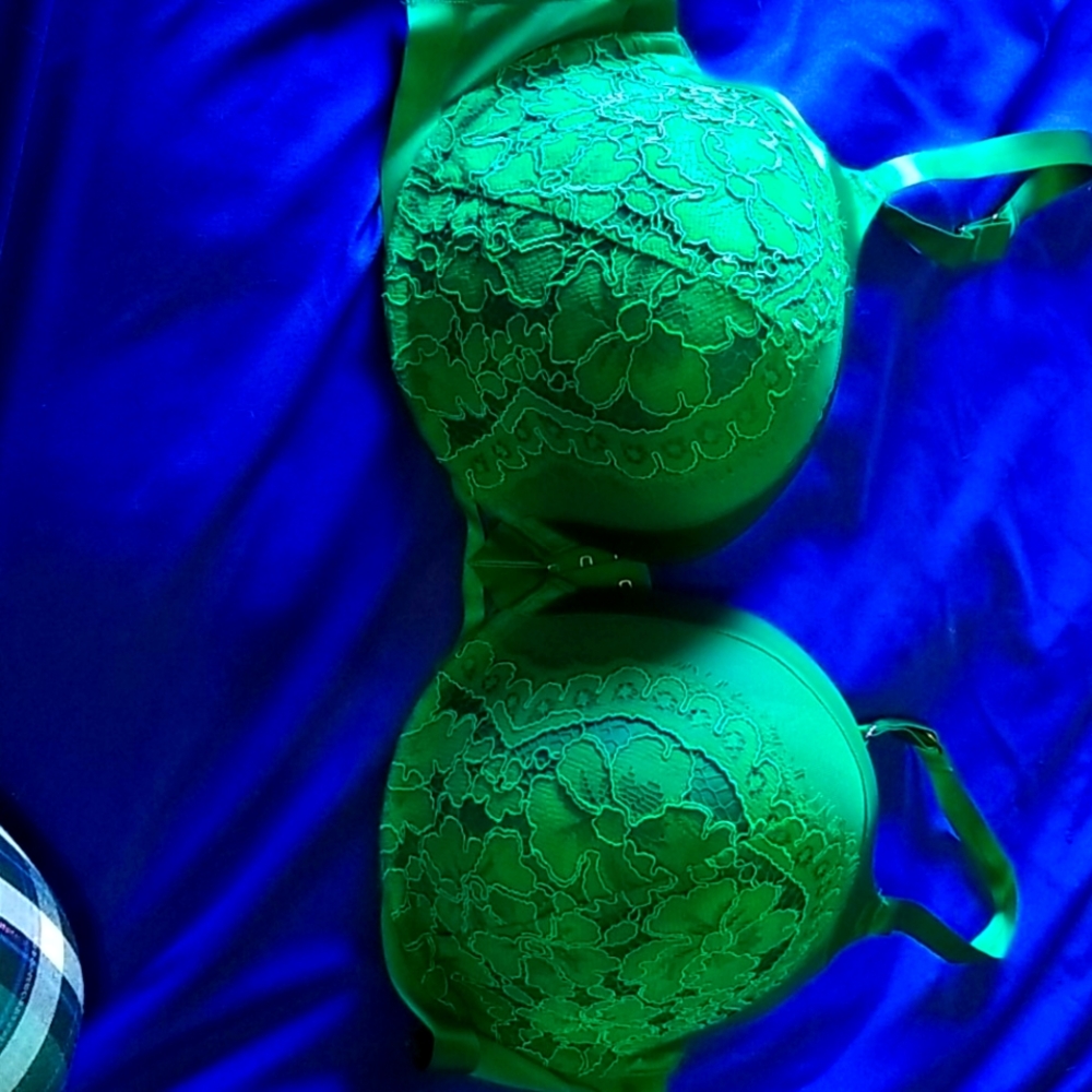 VS pushup bra in glamorous green